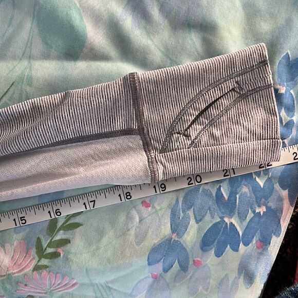 Lululemon Run Wild 1/2 Zip Lace Panel Side Pullover - Picture 4 of 9